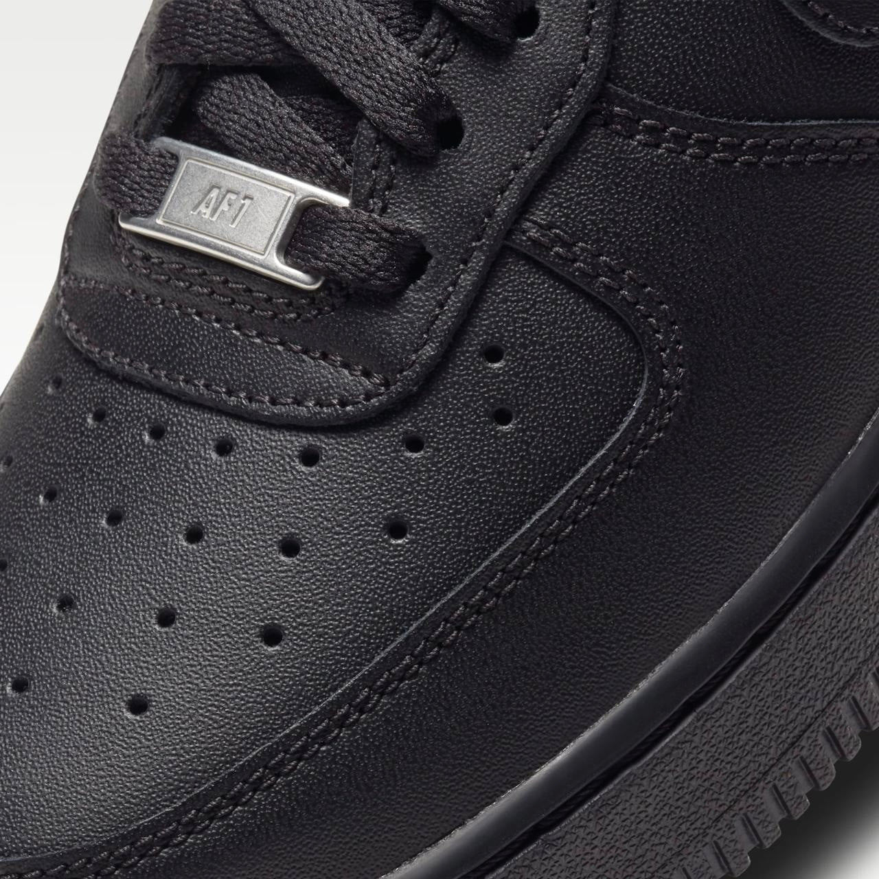 NIKE AIR FORCE PRETO