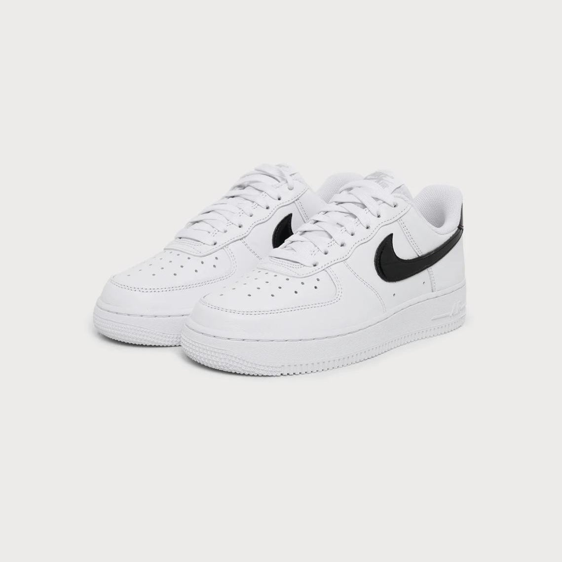 NIKE AIR FORCE BRANCO PRETO