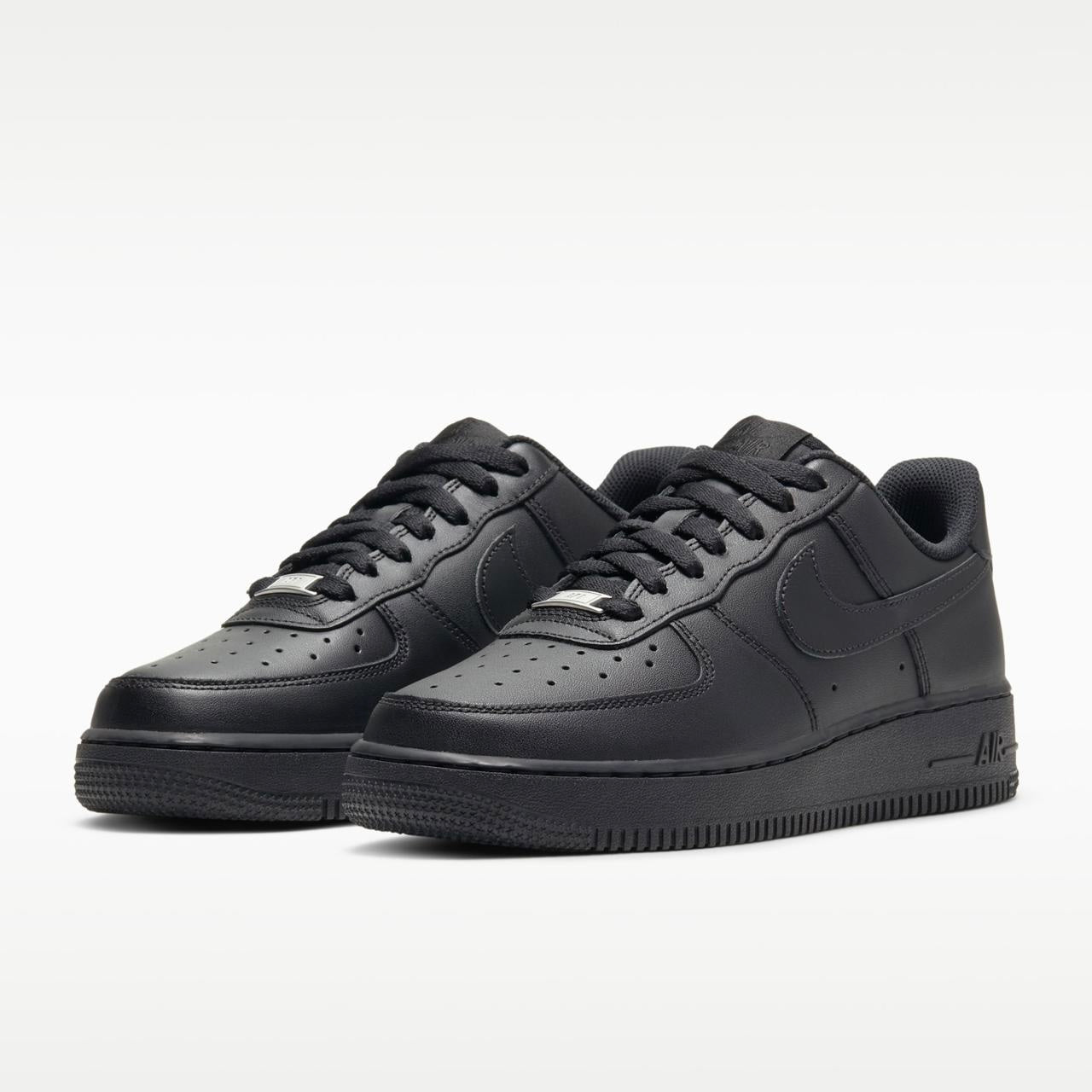 NIKE AIR FORCE PRETO